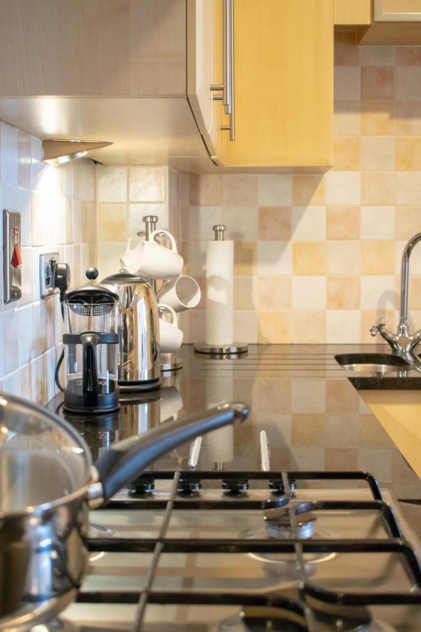 Beautifully Renovated Apartment -Central Edimburgo Exterior foto