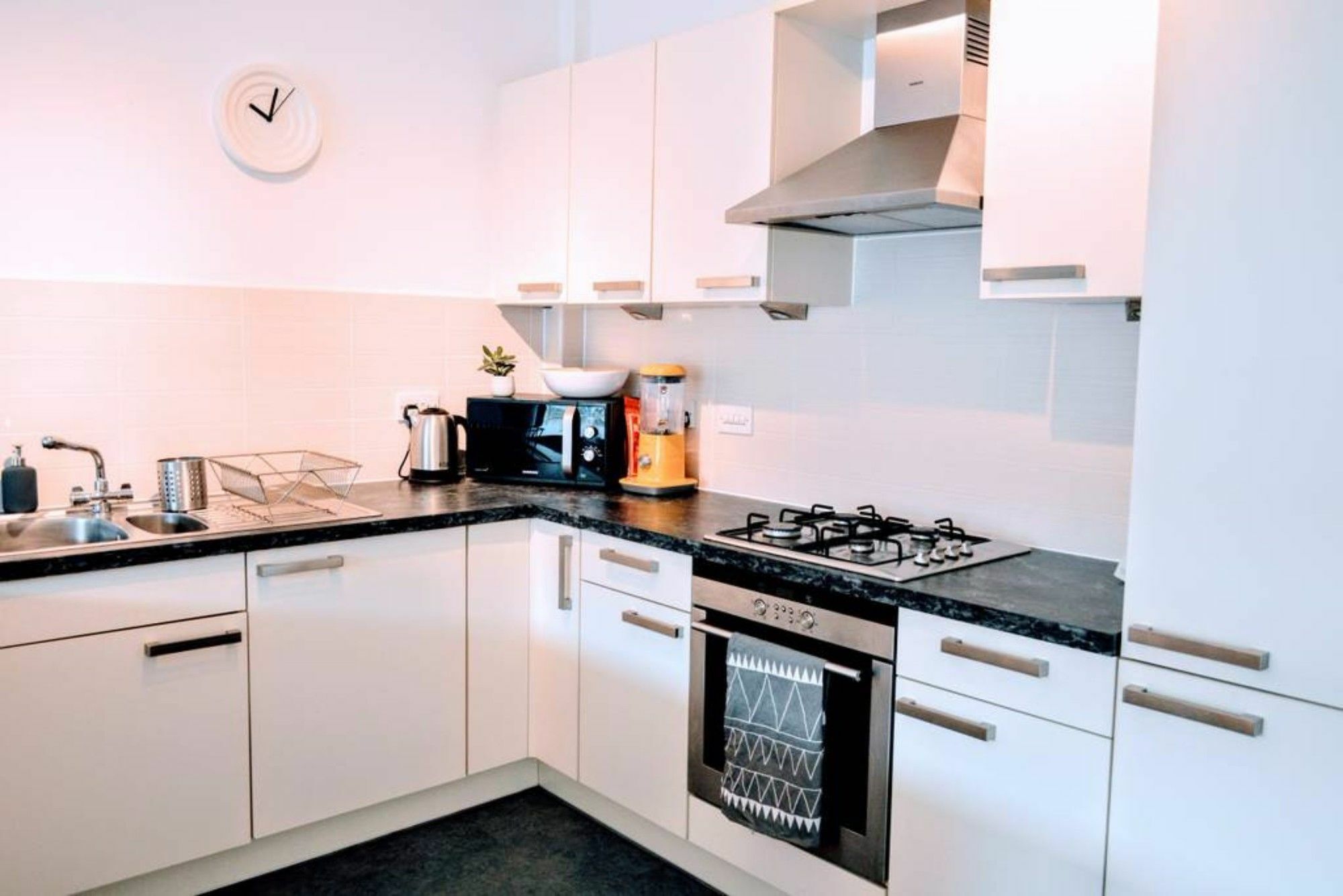 Beautifully Renovated Apartment -Central Edimburgo Exterior foto